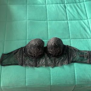 Victoria’s Secret strapless bra